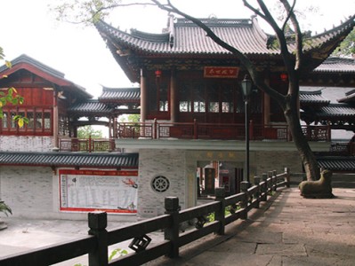 在寺院古建筑設(shè)計中營造莊嚴(yán)布局與修行環(huán)境